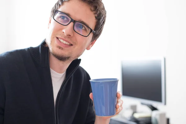 Freelancer in the morning, cup of coffee — Stock Photo, Image