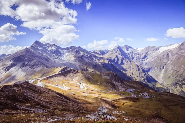 Camino de los Alpes en Primavera. Cordillera de Nati — Foto de Stock