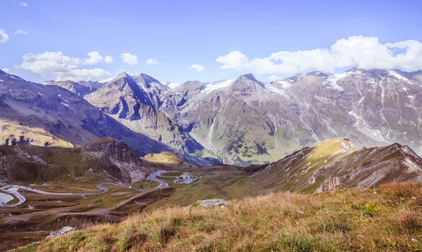 Camino de los Alpes en Primavera. Cordillera de Nati — Foto de Stock