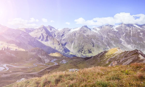 Camino de los Alpes en Primavera. Cordillera de Nati — Foto de Stock