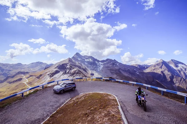 Camino de los Alpes en Primavera. Cordillera de Nati — Foto de Stock