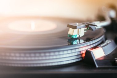 Retro müzik: profesyonel döner ses vinil plak mu