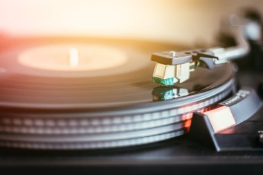 Retro müzik: profesyonel döner ses vinil plak mu