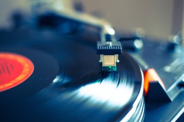 Retro müzik: profesyonel döner ses vinil plak mu