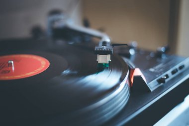 Retro müzik: profesyonel döner ses vinil plak mu