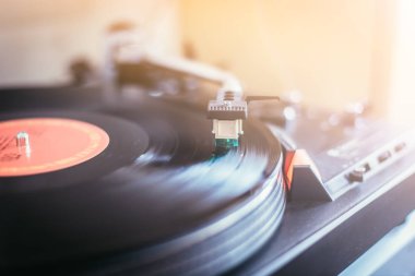 Retro müzik: profesyonel döner ses vinil plak mu