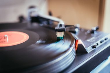 Retro müzik: profesyonel döner ses vinil plak mu