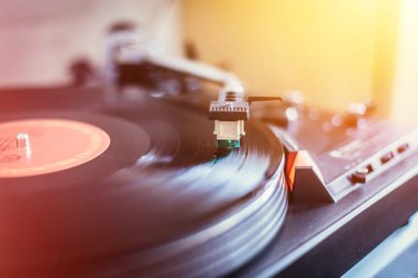 Retro müzik: profesyonel döner ses vinil plak mu