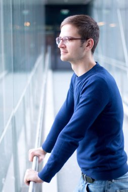 Genç iş adamı, kapalı portre resmi 