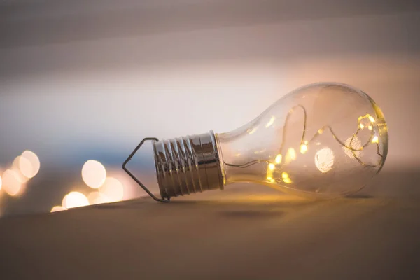 Ötletek és innováció: a LED-es Fényizzó fából — Stock Fotó