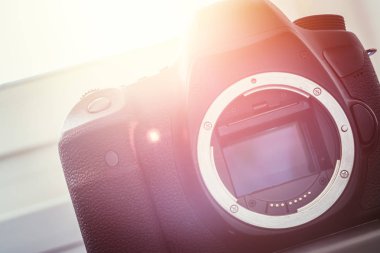 Profesyonel kamera: Açık sensörlü refleks kamera