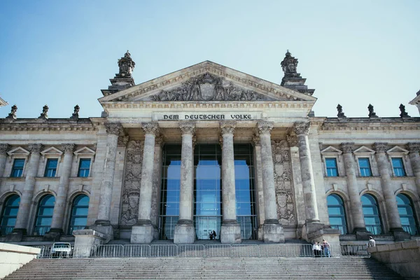 Parlament niemiecki, Berliner Reichstag: atrakcja turystyczna w BER — Zdjęcie stockowe