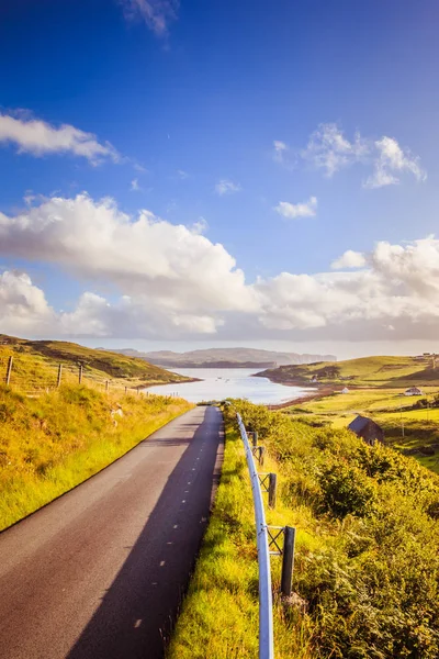 Viaje o aventura: Ruta idílica abandonada en Escocia, Isla de — Foto de Stock