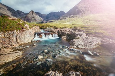 Skye Adası'nda güzel şelaleler sahne, İskoçya: 