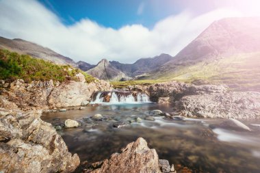 Skye Adası'nda güzel şelaleler sahne, İskoçya: 