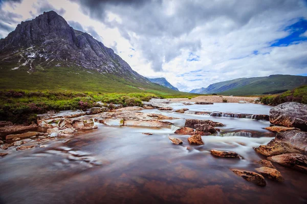 Glen Coe, İskoç güzel nehir dağ manzara manzara — Stok fotoğraf