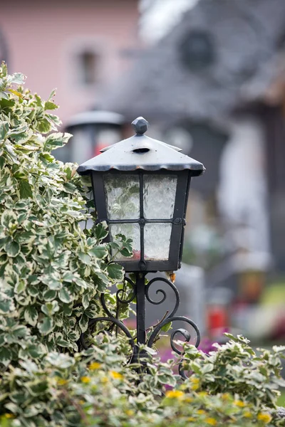 Bougie / lanterne au cimetière, funérailles, chagrin — Photo