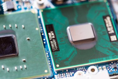 Bilgisayar Teknolojisi Kavramı: Bir bilgisayar çipinin yakın