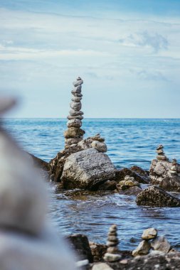 Maneviyat ve sağlıklı yaşam: Bir çakıl plajda Cairns
