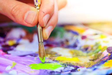 Resim resmi: arka plan daki boya fırçaları