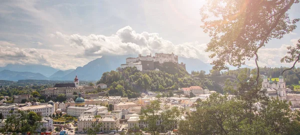 Salzburg: Fortress Hohensalzburg in summer time with sunlight — Stock Photo, Image