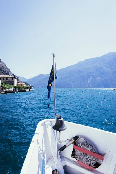 Boat tour: Boat bow, view over azure blue water and mountain ran