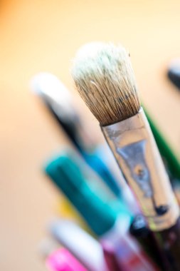 Resim resmi: yaratıcı arka plan daki boya fırçaları