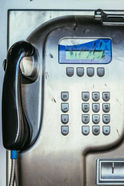 Altmodische klassische öffentliche Payphone, Nahaufnahme Bild — Stockfoto