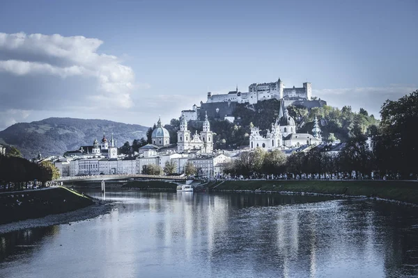 Cidade velha de Salzburgo e o rio Salzach, cidade velha mágica, Eur — Fotografia de Stock