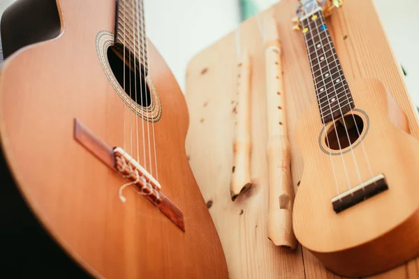 Ukulele: Close up of an ukulele, ready to play, hanging on a woo — Stock Photo, Image