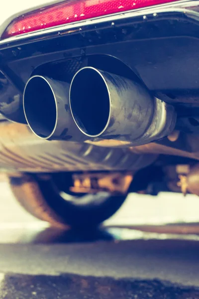 Powerful car with exhaust pipe, pollution and fine dust — Stock Photo, Image