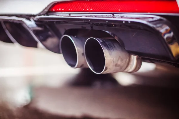 Powerful car with exhaust pipe, pollution and fine dust — Stock Photo, Image