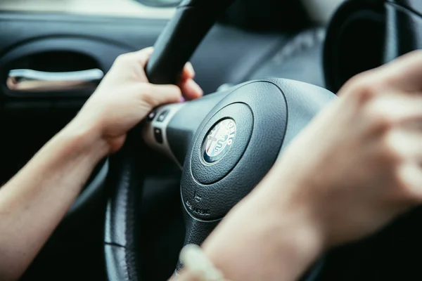 Deportes coche volante, conducción — Foto de Stock