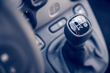 Spor araba vardiya kolu: modern bir arabanın Iç