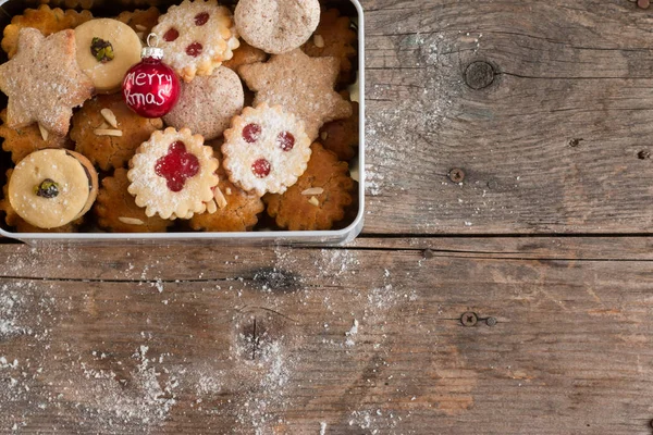 Galletas caseras de Navidad: Deliciosas galletas y baub de Navidad — Foto de Stock