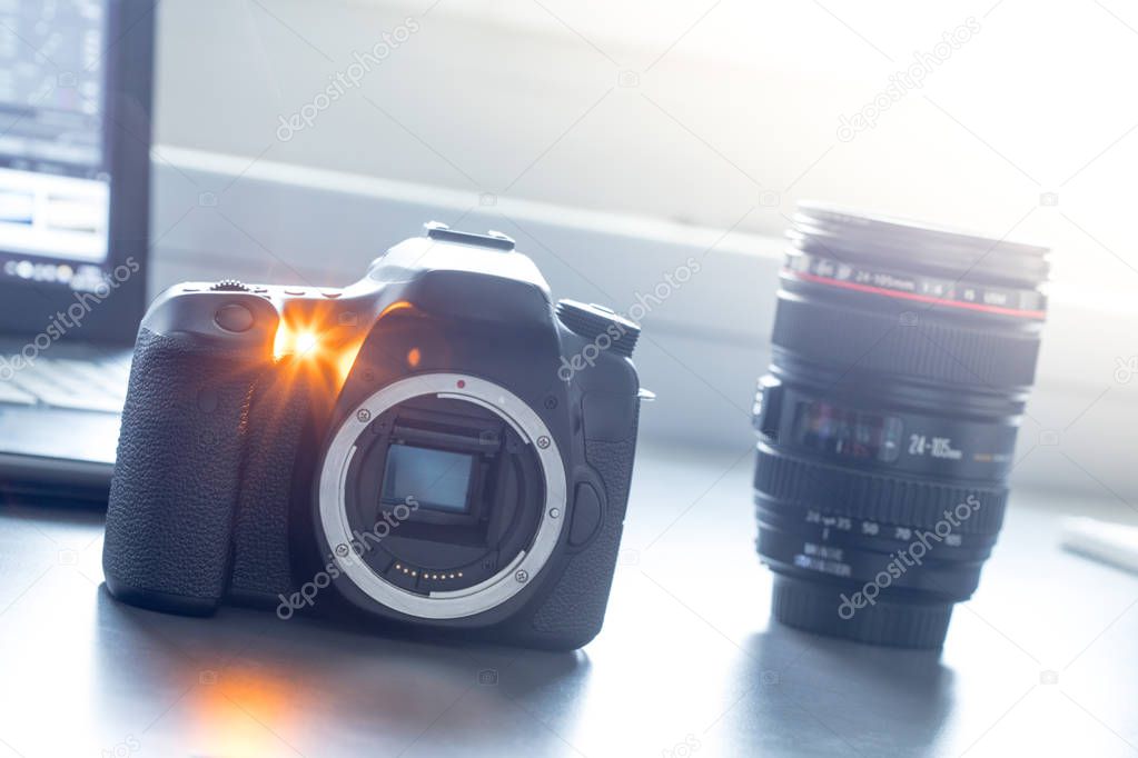 Professional camera: Reflex camera with open sensor. Lenses in t