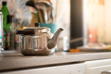 Kışın çay pişirme: rustik demir çay ocak