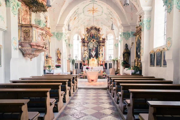 Барокова церква: інтер'єр баварської церкви, немає людей — стокове фото