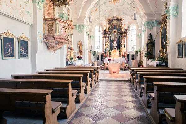 Барокова церква: інтер'єр баварської церкви, немає людей — стокове фото