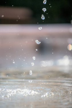 Su damlaları iyi düşüyor