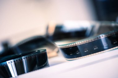 Sinema filmi reel veya film şeridi, resmi yakın