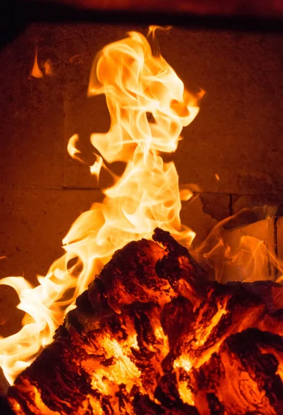 Llama de fuego en la estufa, naranja y negro — Foto de Stock