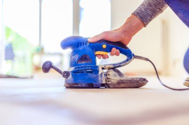 Evde yenileme: yenileme ve taşlama için zÜpve aracı 