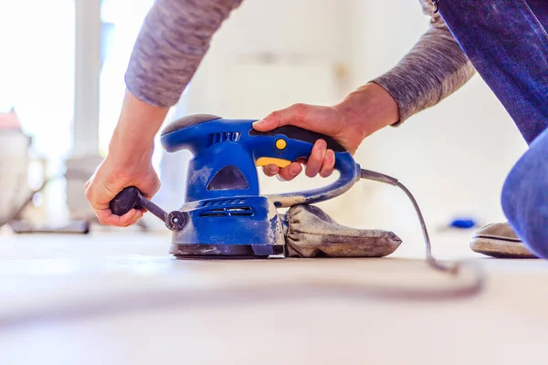 Renovating at home: sander tool for refreshing and grinding the — Stock Image Renovating at home: sander tool for refreshing and grinding the Stock Image