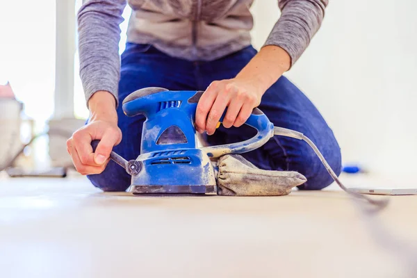 Renovating at home: sander tool for refreshing and grinding the — Stock Image Renovating at home: sander tool for refreshing and grinding the Stock Photo