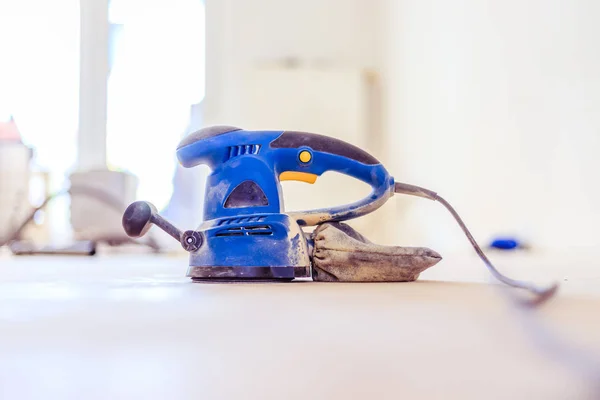 Renovating at home: sander tool for refreshing and grinding the — Stock Image Renovating at home: sander tool for refreshing and grinding the Royalty Free Stock Photos