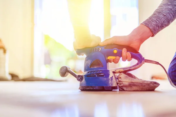 Renovating at home: sander tool for refreshing and grinding the — Stock Image Renovating at home: sander tool for refreshing and grinding the Stock Picture