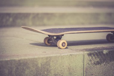 Kaykay nesnesi arkaplanda, kapat