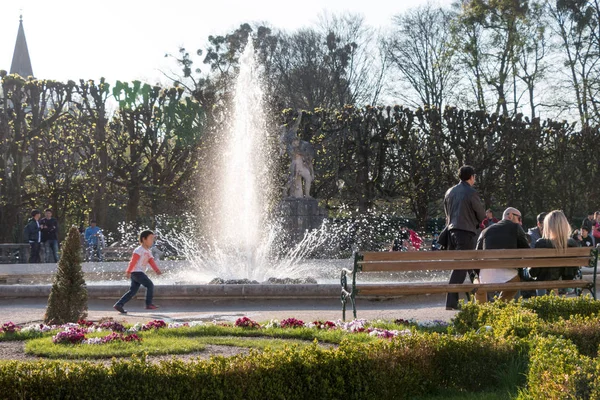 Piękny Park Fontanną Tle — Zdjęcie stockowe