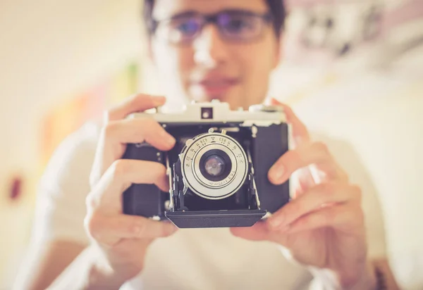 Man Vintage Camera Background Close — Stock Photo, Image